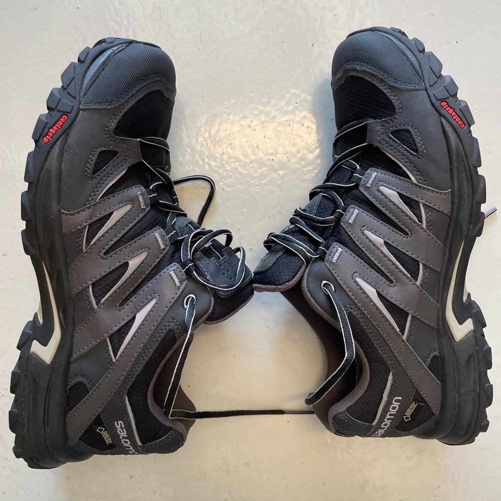 Salomon Men's Gray and Black Athletic Shoes